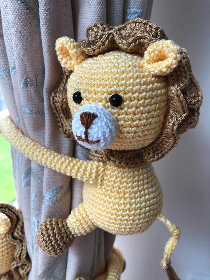 Pair of Crochet Lion Curtain Tie Backs, Animal Tiebacks, Nursery Decor image 5