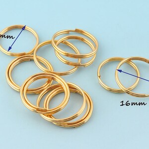 Könnte beinhalten: Ein Satz mit 10 goldfarbenen Schlüsselringen. Die Schlüsselringe haben einen Durchmesser von 12 mm und 16 mm.