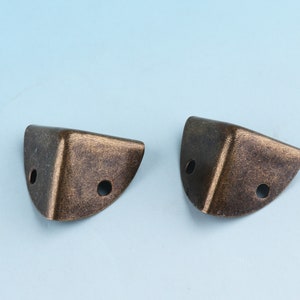 20 mm Bronze Corners 20 pcs Decorative Leg Corner Protector Metal Corner Protector Tips Decorative Corner Bracket Handbag Craft