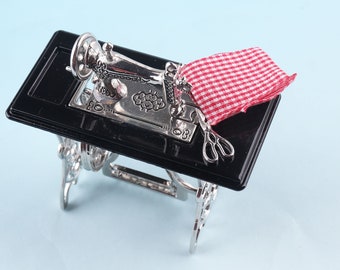 Miniature sewing machine Antique Toy Sewing Machine Dollhouse Furniture Dollhouse decoration miniature artisan Photography
