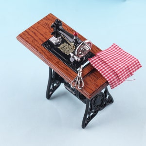 Vintage Toy Sewing Machine Miniature sewing machine Dollhouse Furniture Dollhouse decoration miniature artisan Photography