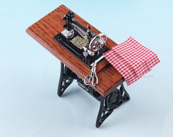 Vintage Toy Sewing Machine Miniature sewing machine Dollhouse Furniture Dollhouse decoration miniature artisan Photography