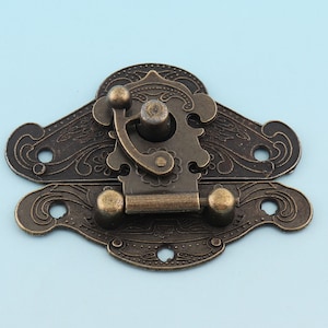 vintage box latch 2pcs 66*52mm antique embossed hasp box hardware chest suitcase decoration metal lock catch boxes making