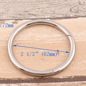 May include: Silver metal key ring with a 2 1/2 inch (62 mm) diameter. out: 72mm