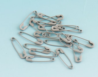 Gris Pines de seguridad 100-300pcs 18 * 5mm Mini broche de seguridad Pines de seguridad Pines de seguridad plateados colgantes etiquetas colgantes Pines de seguridad Coser pines de seguridad Suministro