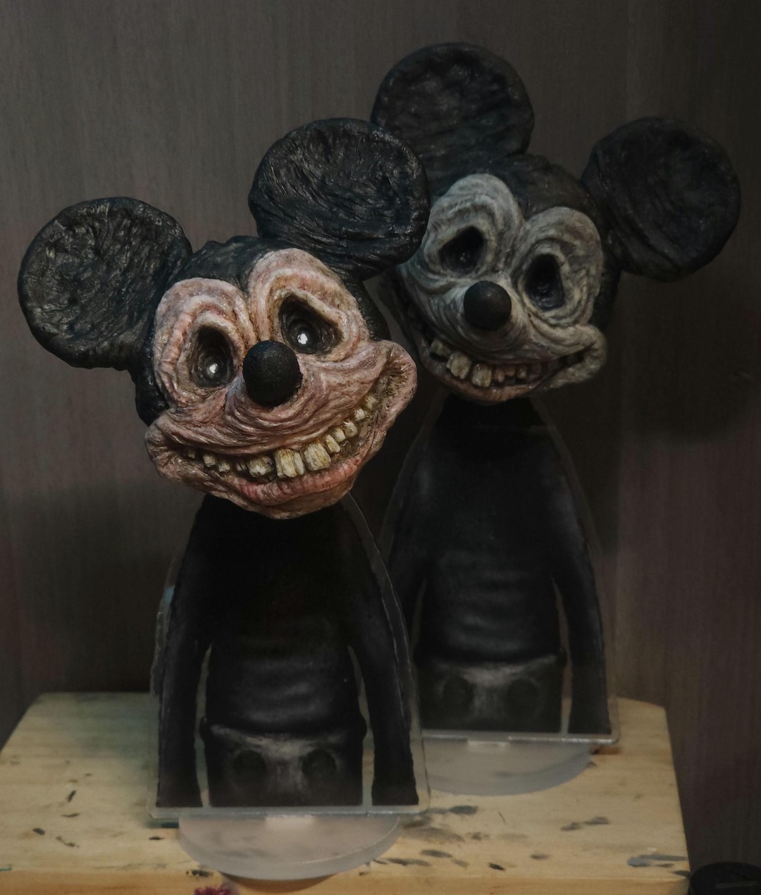 Horror Mickey Mouse Magnet Keyholder: Oblitus Casa FNATI Hand