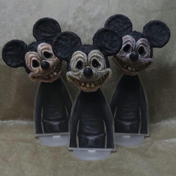 Horror Mickey Mouse Magnet Keyholder: Oblitus Casa FNATI Hand