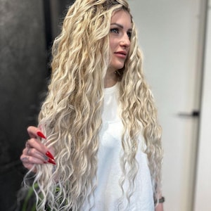 ダークブラウンのウェーブクロシェヘアエクステンション：ボヘミアン風編み込みヘア