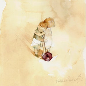 Könnte beinhalten: Ein Aquarellbild von zwei Kindern, die sich umarmen. Die Kinder tragen helle Kleidung und stehen auf einem hellbraunen Hintergrund. Das Bild ist unten rechts mit "Barbara Bastianelli" signiert und enthält den Text "ILLUSTRAZIONE "ABBRACCIO" di B.Bastianelli 2018".