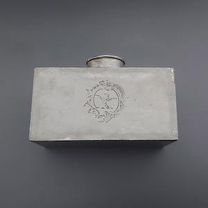 Scarce Georgian Antique Pewter Tea Caddy with Eagle Armorial Crest. Late 18th/Early 19th Century