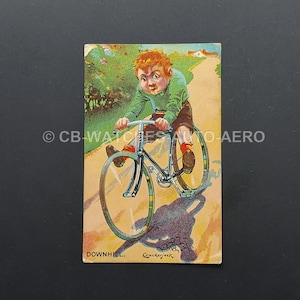 Charmante carte postale de cyclisme ancienne série Crackerjack « Little Jim's Bike - Descente ». 1910