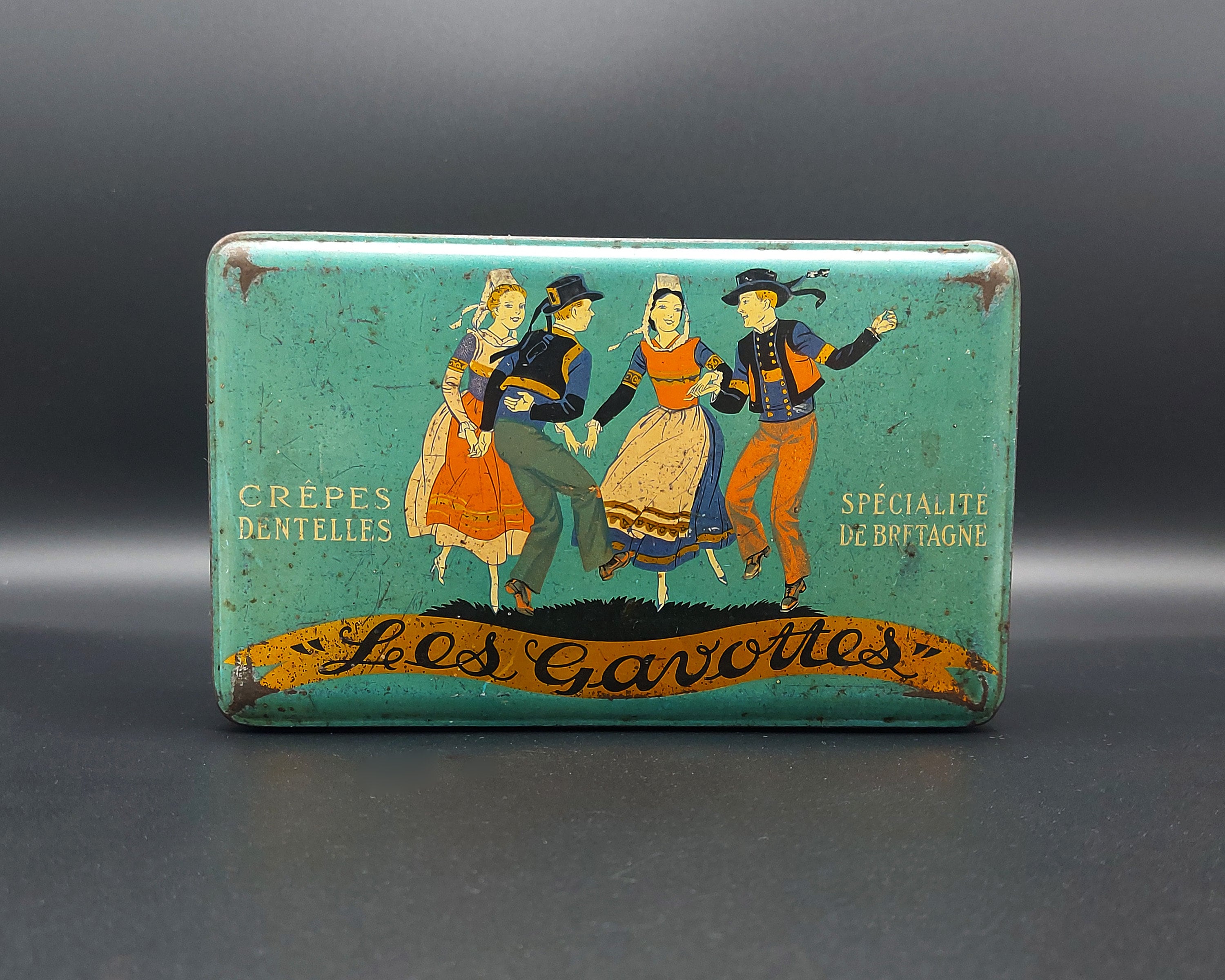 Navette ancienne en os sculpté – objet de mercerie XIXe