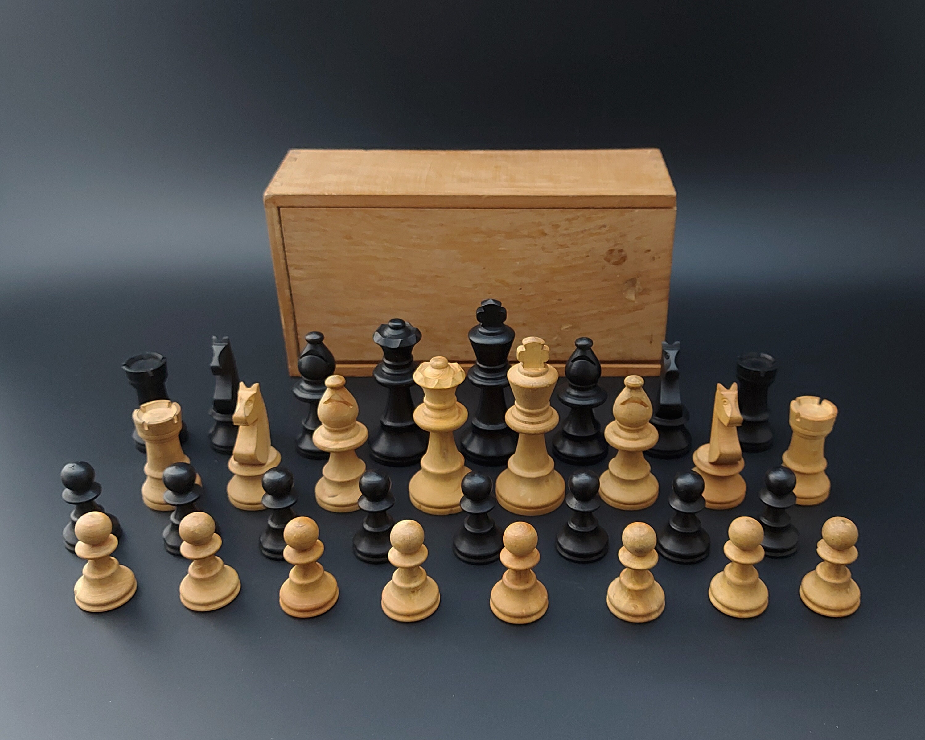 French Lardy Staunton Chess Set Ebonized & Boxwood Pieces with Classic  Walnut Board & Box - 3.75 King