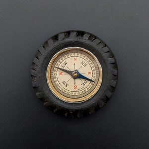 Boussole de poche pour pneu de tracteur fantaisie vintage des années 50 - VGC & Working