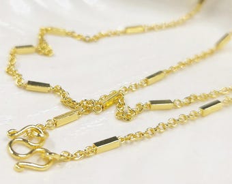 Halskette mit 24-karätigem Goldbarrenanhänger, 45 cm lange, zierliche rechteckige Gliederkette, thailändisches Gelbgold, traditioneller S-Haken-Verschluss, perfektes Geschenk für jeden Tag