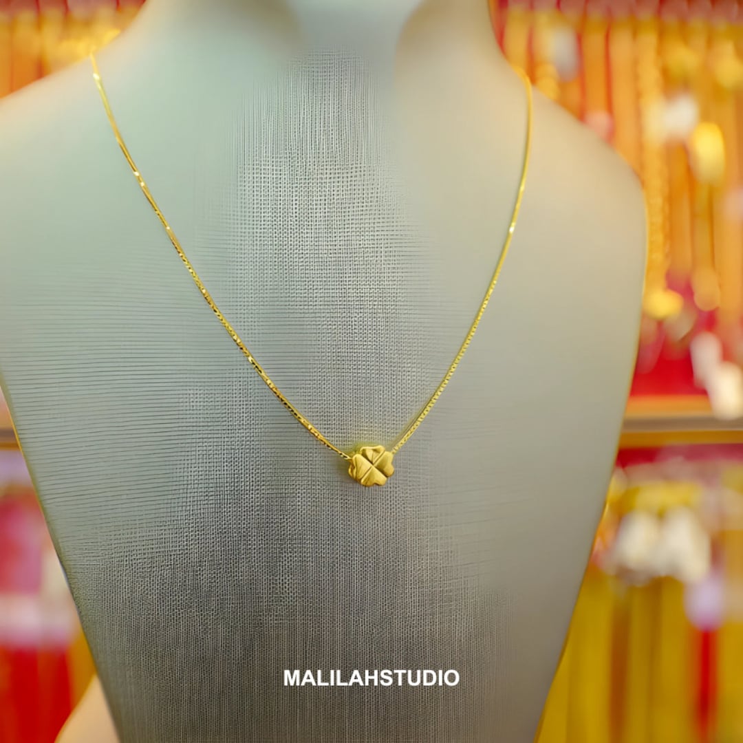 24K Gold Clover Pendant Necklace: Minimalist Good Luck Charm - Etsy