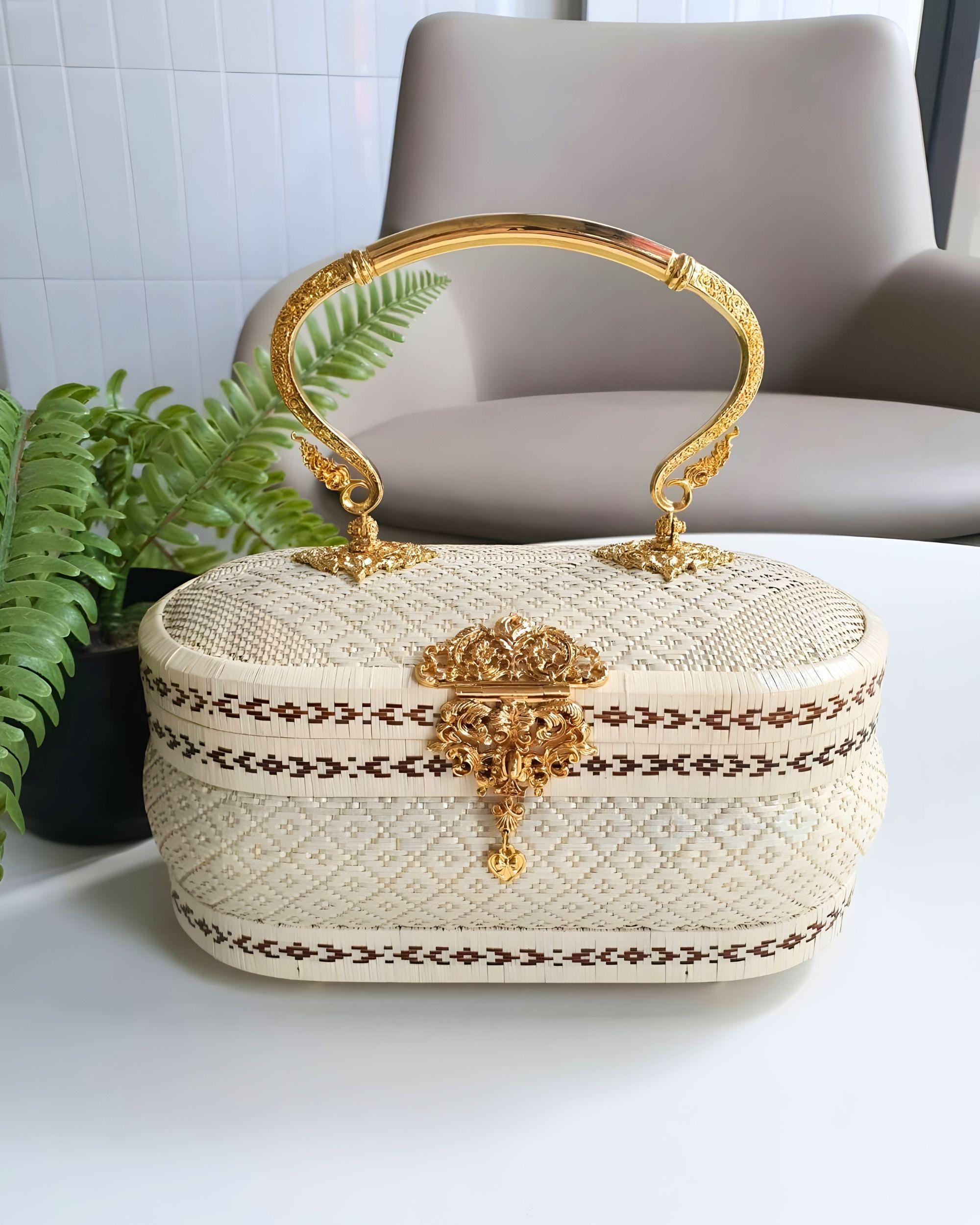 Leu Locati レウロカティ プチポアン パーティーバッグ アンティーク Yan Lipao Basketry Handbag: Thai Wickerwork With Gold Handle - Etsy