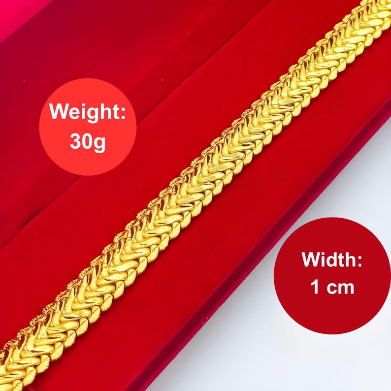 K&ouml;nnte beinhalten: Ein goldenes Kettenarmband mit geflochtenem Design. Das Armband ist 1 cm breit und wiegt 30 Gramm.