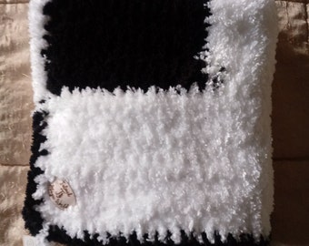 Black and white Luxury fur chenille blanket, pet blanket, crochet cat plaid, black pet blanket