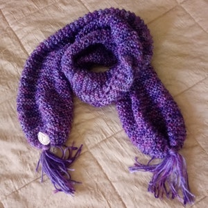 タッセル付きハンドメイドニットマフラー、紫の秋の色