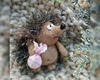 Hedgehog brooch, Handmade brooch, Hedgehog gift, Hedgehog wool, Handmade hedgehog, Collectable brooch, Animal brooch, Gift brooch