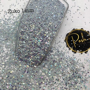 May include: A scoop of silver glitter with a holographic finish. The glitter is 1 mm in size and is labeled "Zuko 1mm".