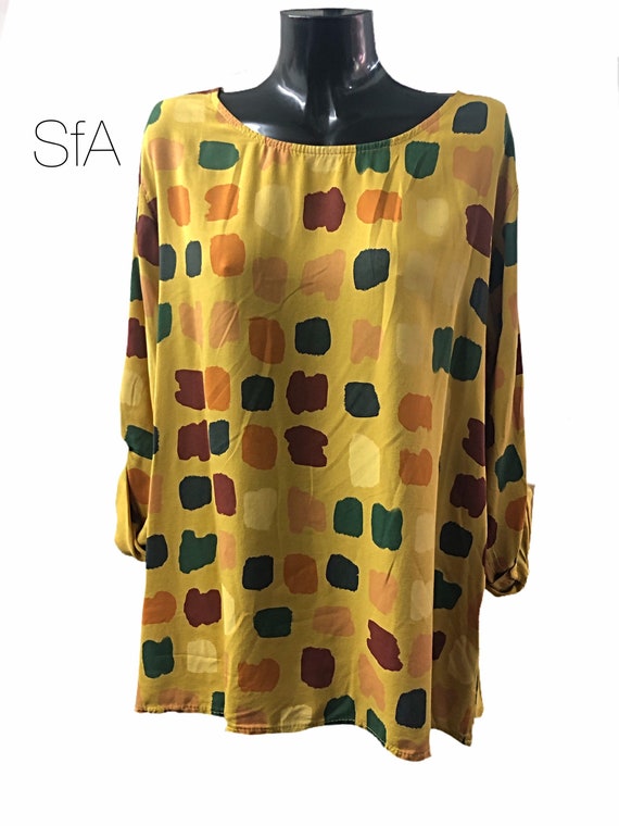 Tunic with geometric shapes, with hold up sleeves