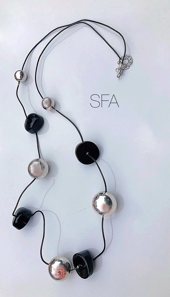 Funky Lagenlook necklace with silver balls and black slot acrylic pepples. On a thin black leather thread.