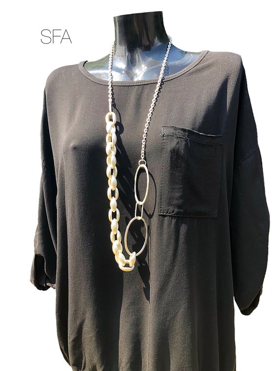Geo circle. Frosted silver long chain, with chunky and slim links.