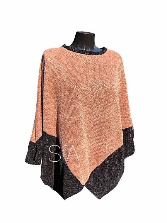 Chenile ponch top with arms, in 2colours, size 2XL. With black trim.