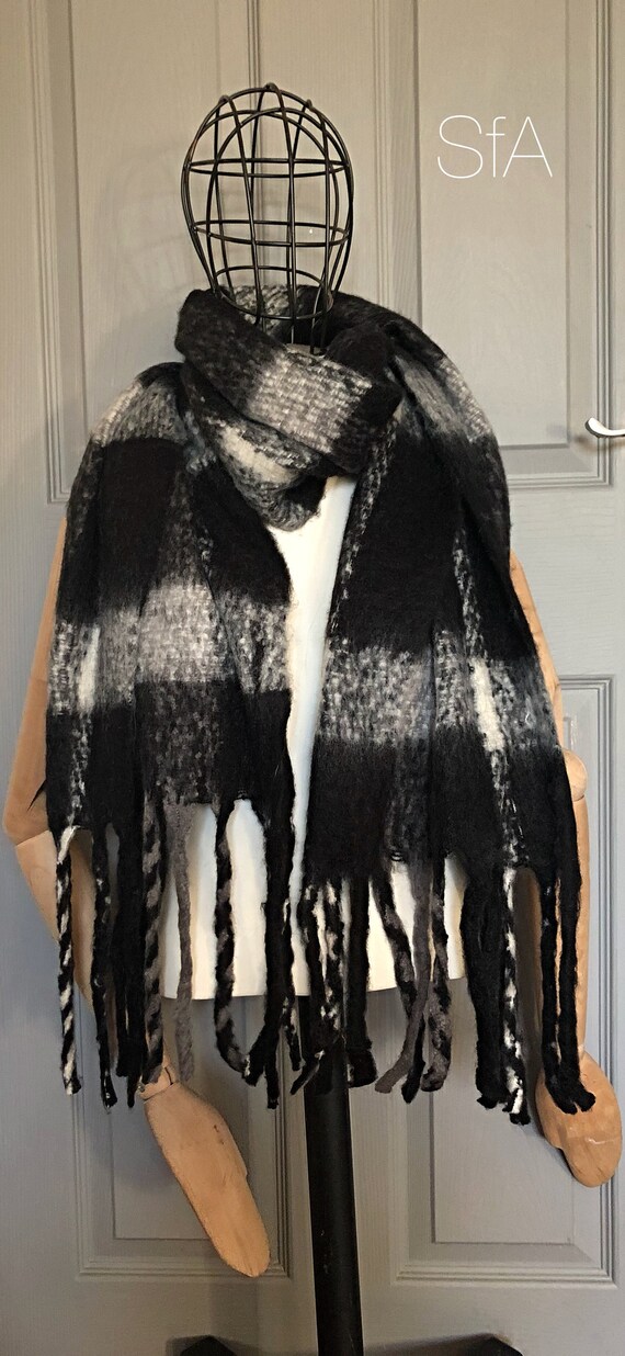 Unisex panel blanket scarf, super soft, perfect present. In black, grey and winter white plaid. Fabulous long tassels.