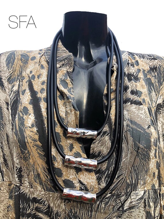 Lagenlook multi thread thick black rubber necklace. With hammered effect tubes.