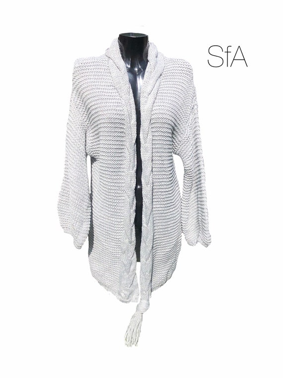 Long Chunky knit cardigan with hood and single tassel. Size 8, 10, 12, 14, 16. Size XLarge