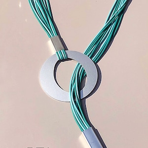 Fabulous multi slip necklace, with frosted discs. In black, grey and cream.