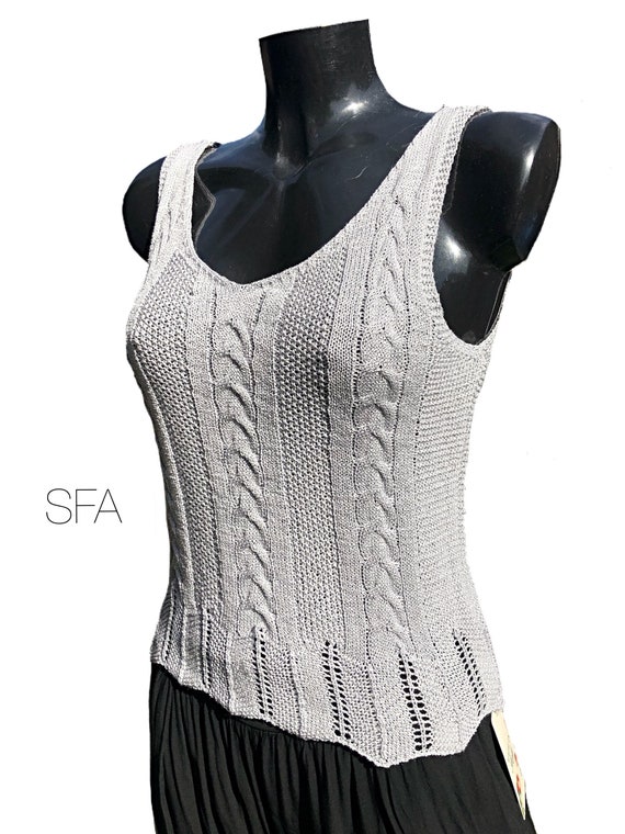 Shinny vest, tank top, in 4 different colours, with cable knit. Fabulous top. Size XL
