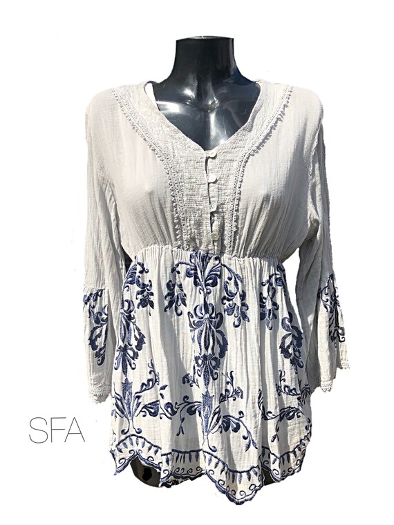 Lagenloook 2 piece tunic, in pink or grey, embroidered trim in dark blue, with empire fit, size XL uk