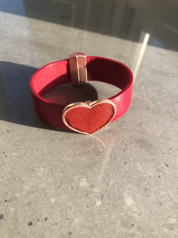 The Ada red or dark blue leather embossed heart bracelet. With magnetic fastener.