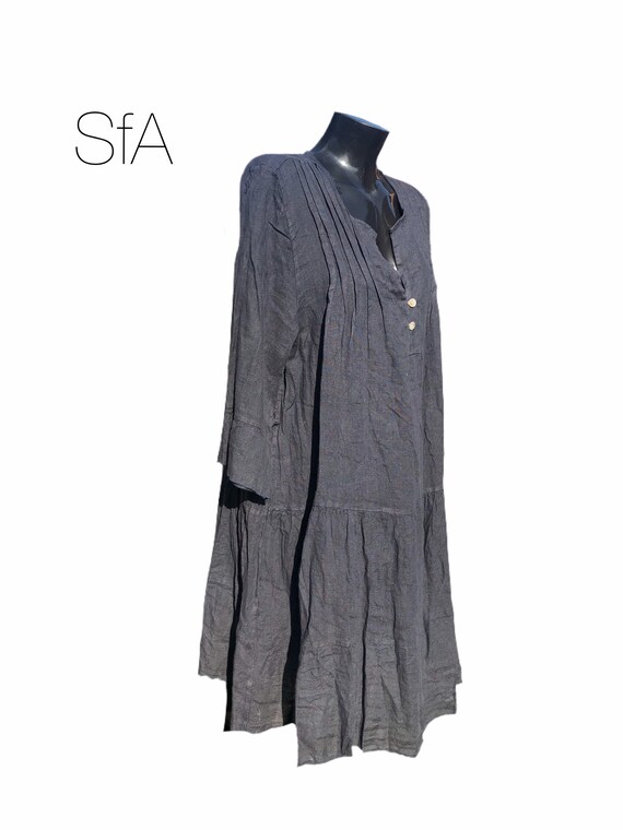 Lagenlook quirky linen tunic or dress, with frill collar and hem and pleated front. Size 4XL