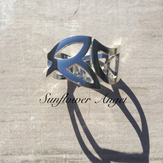 Stunning wide polished silver, leaf effect bangle cuff, with hinge opening.