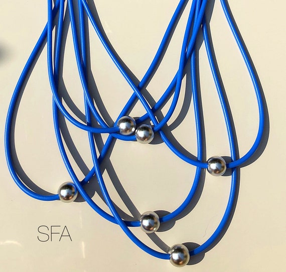 Lagenlook 'WoW' long Multithreads rubber necklace in cobalt blue, with silver beads.