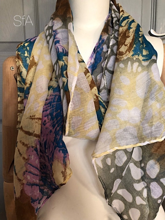 Shell, tie dye scarf. Panel scarf.