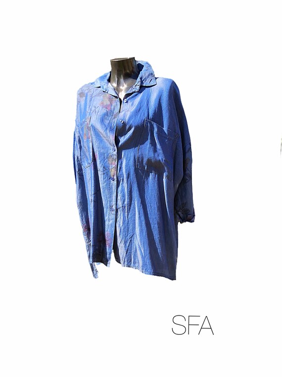 Denim effect long shirt with floral print, long sleeves. Plus size, made from lyocel, natural fibre