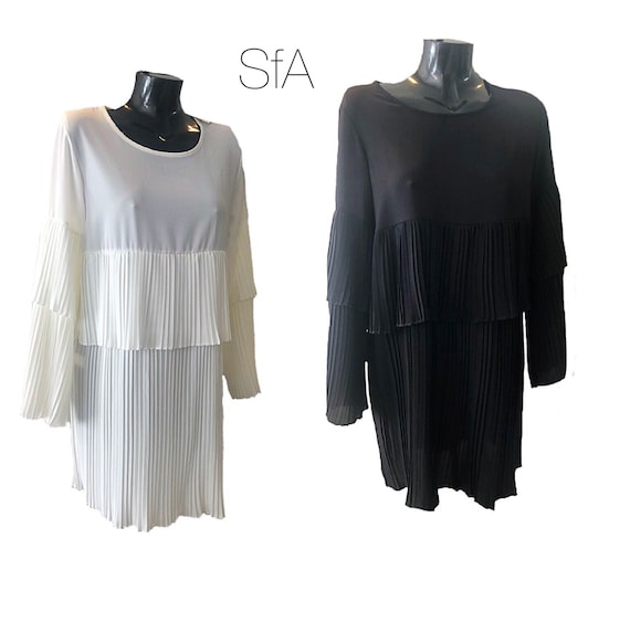 layered pleated tunic, dress, blouse. In black or white. One size fits all.size 10-16 UK