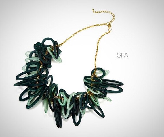 Amazing Acrylic Lagenlook Necklace With Gold Chain Green Loose