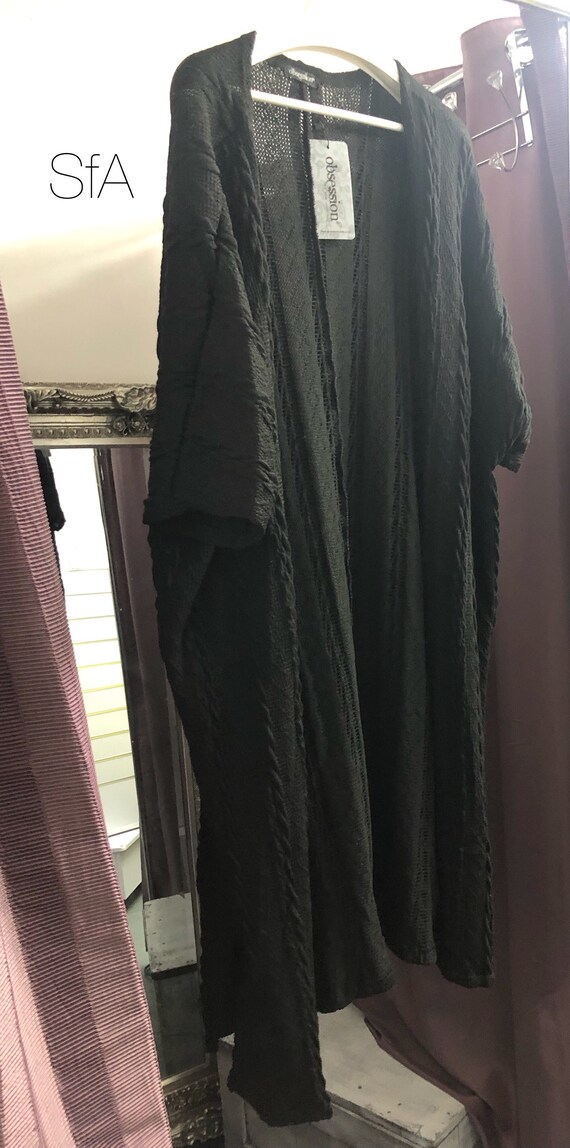 Lagen look long Cardigan, with 3 quarter length sleeves. Size 4XL