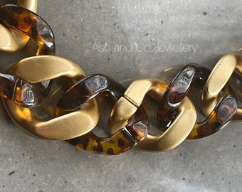 Necklace, Acrylic tortoise shell and frosted gold linked necklace. With a lobster clasp.