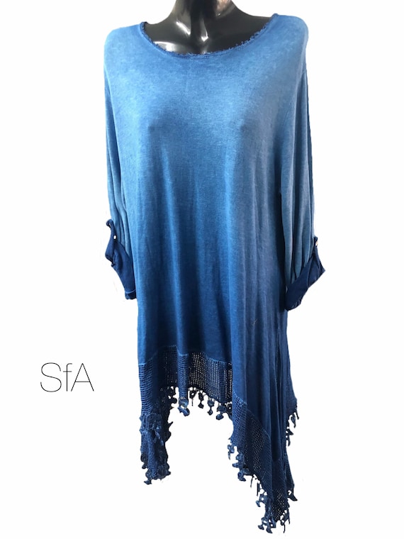 Fine knit jumper, tunic, with Appliqué trim, with long sleeves.