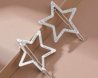 Diamanté outlined star hair clip, with sparkling Diamanté’s, silver clip frame. X1