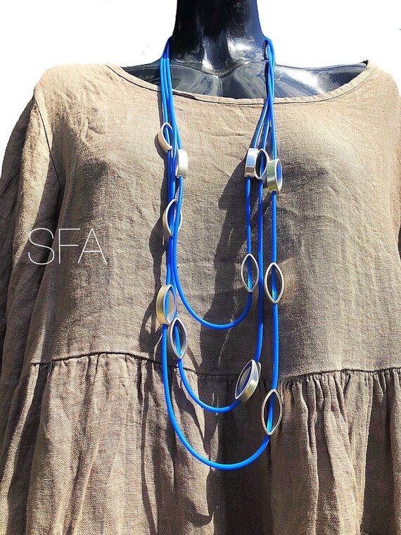 Lagenlook 'WoW' long Multithreads rubber necklace in cobalt blue, with frosted silver hollow teardrops.