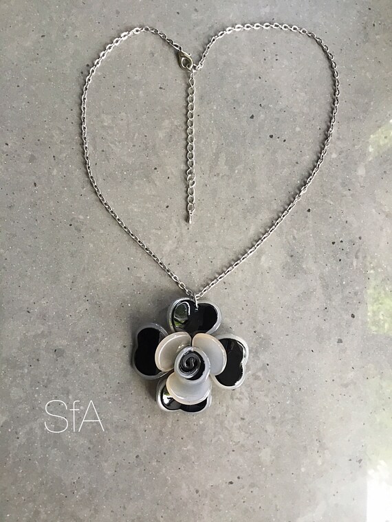 Acrylic flower shop necklace